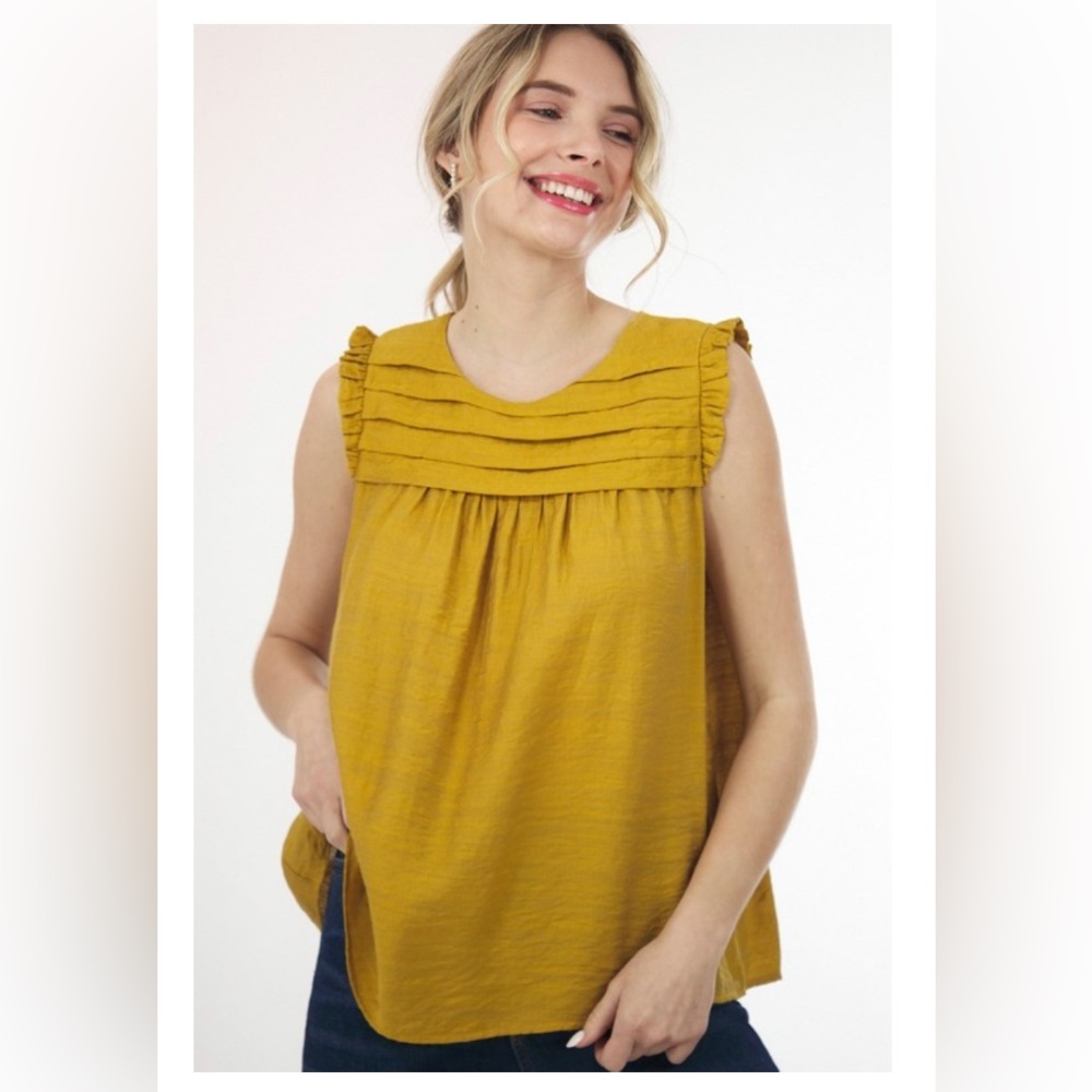 Horizontal pleated chest detail top